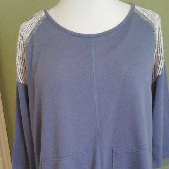 Simply Noelle Blue Top L/XL - Picture 2 of 5